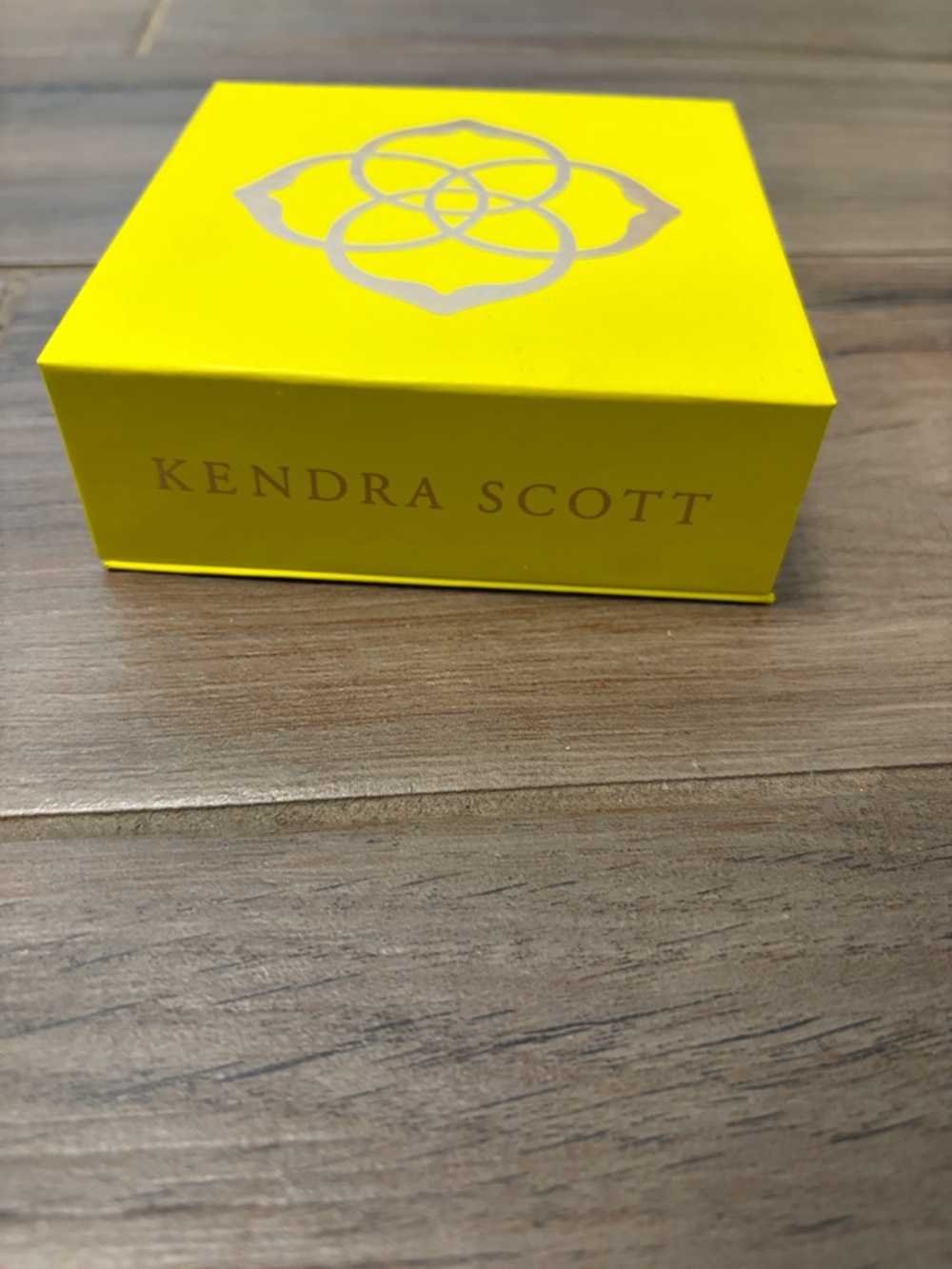Kendra Scott Iridescent Pink and Gold Abbie Drop Earrings NWT - Picture 3 of 5